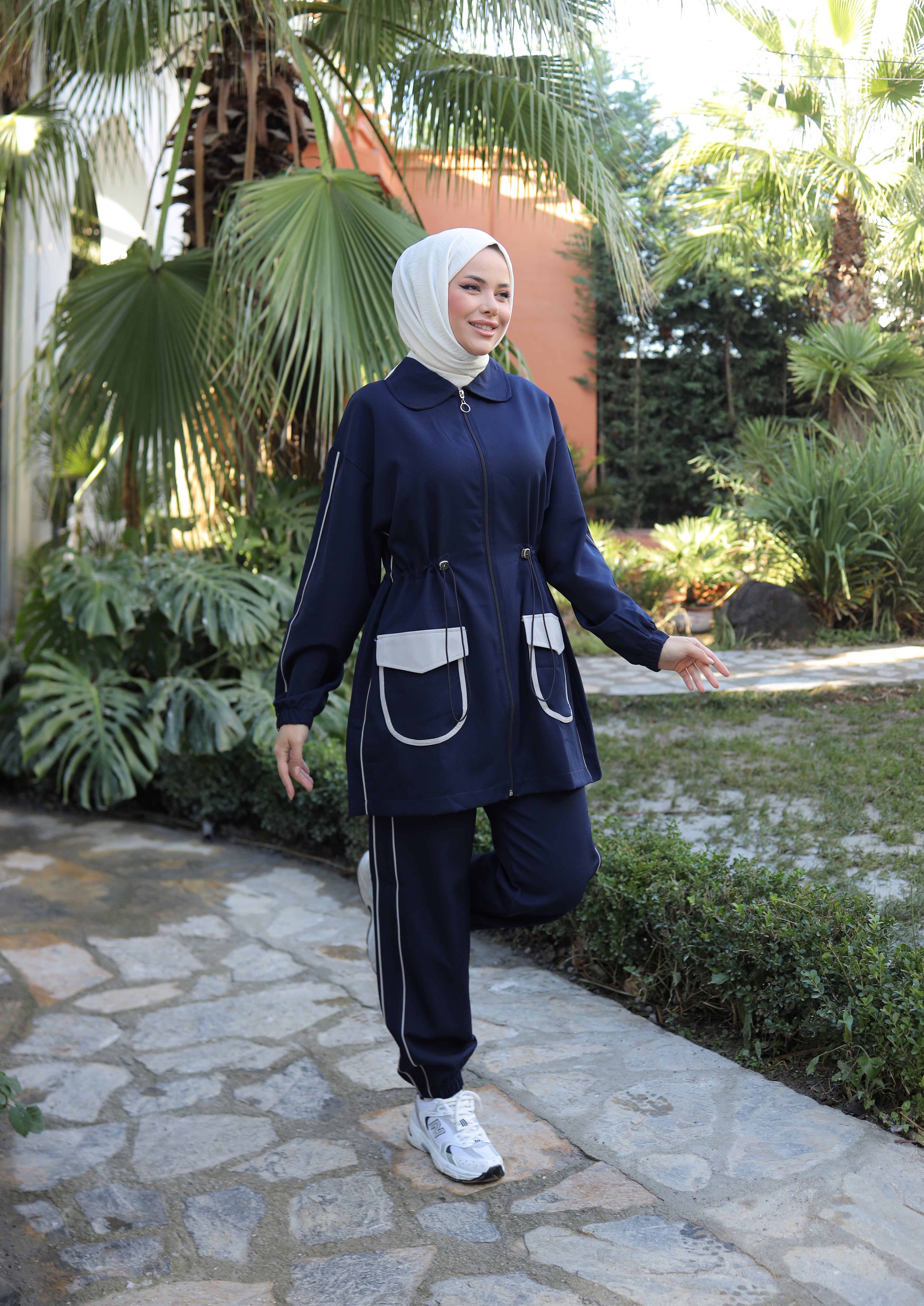 Modest Sporty Tracksuit with Navy Contrast Pockets – Women's 2-Piece Set