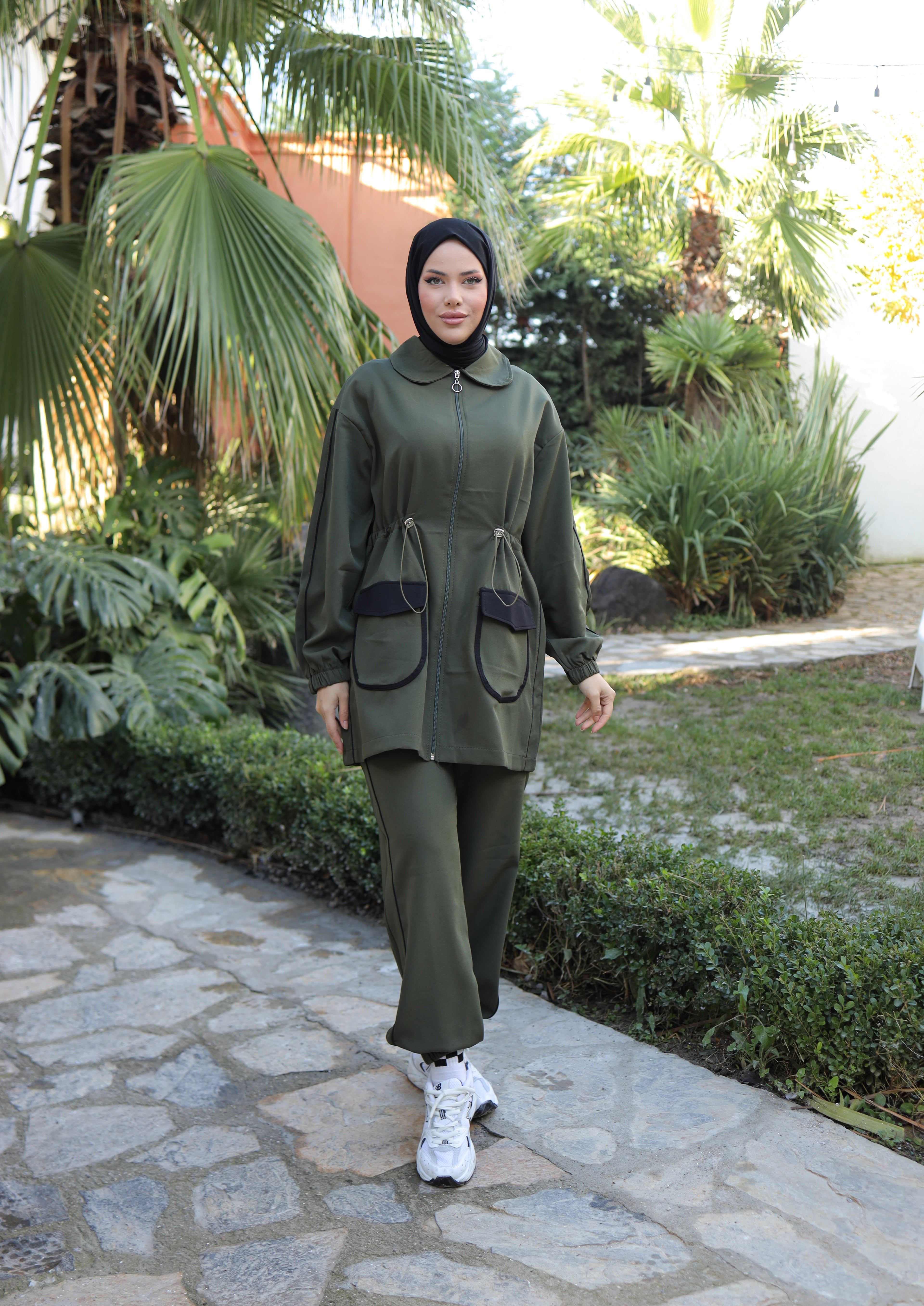 Modest Sporty Tracksuit with Navy Contrast Pockets – Women's 2-Piece Set
