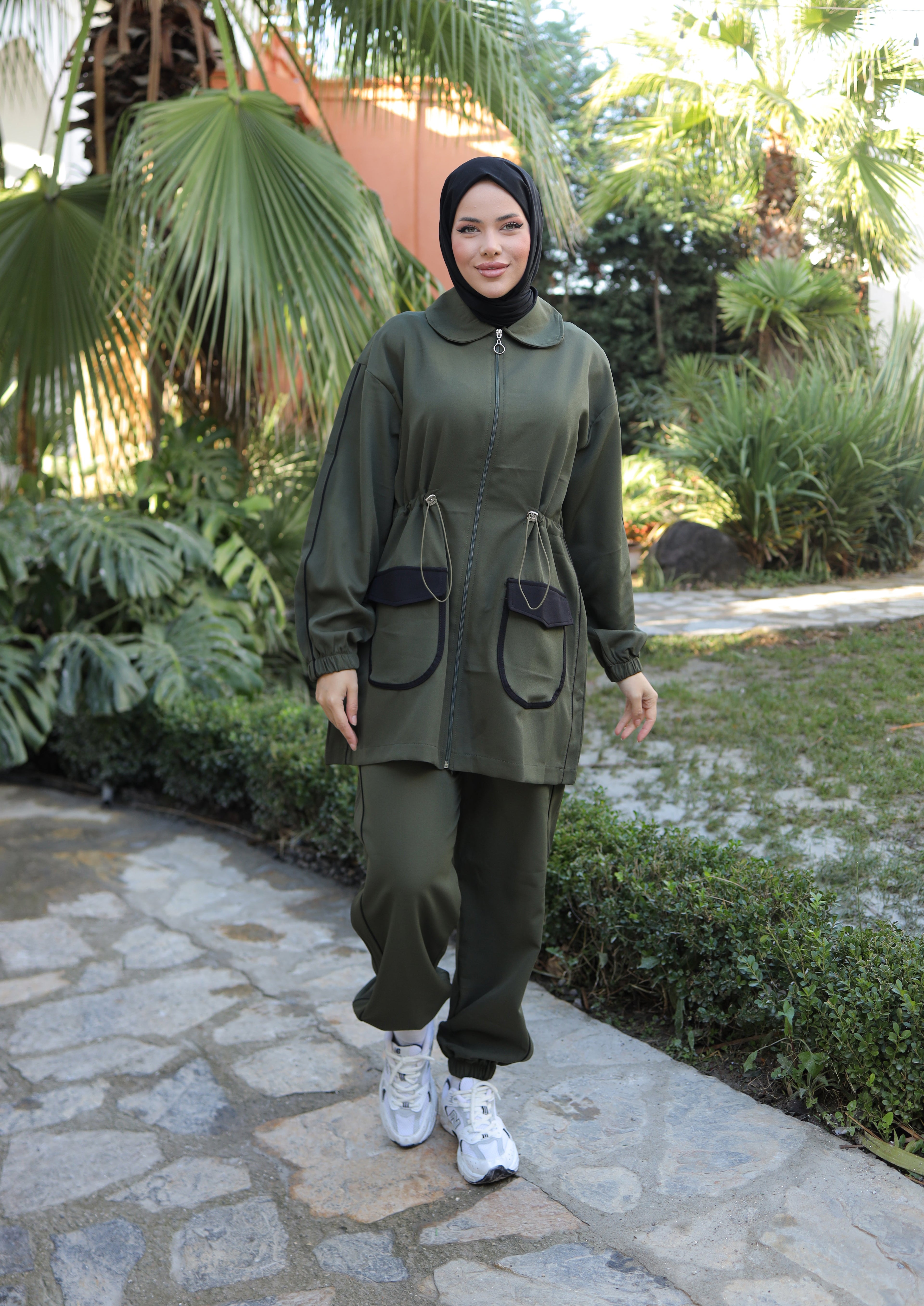 Modest Sporty Tracksuit with Navy Contrast Pockets – Women's 2-Piece Set